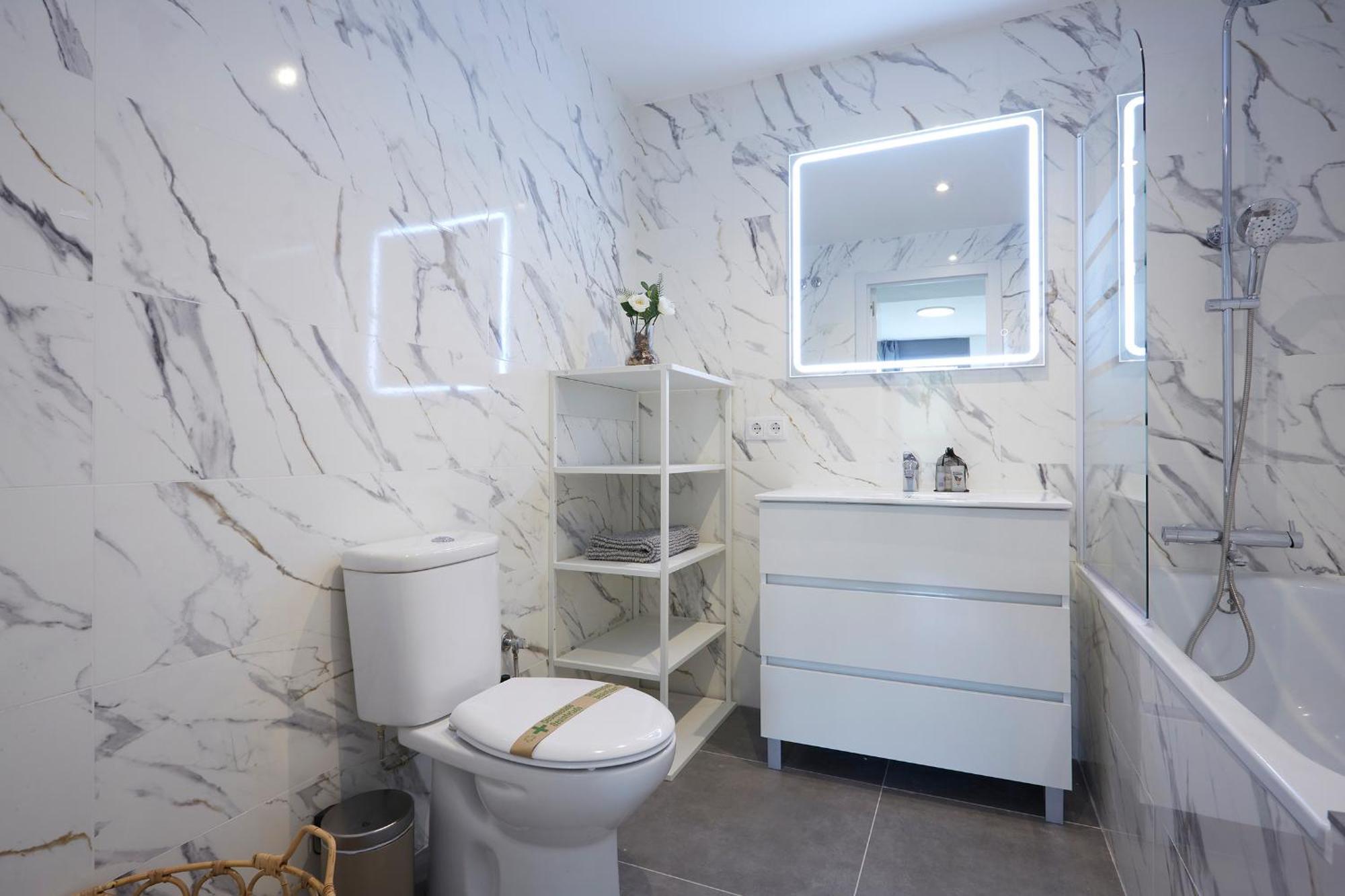 Three Bedroom Two Bathroom Close To Beach Appartement *